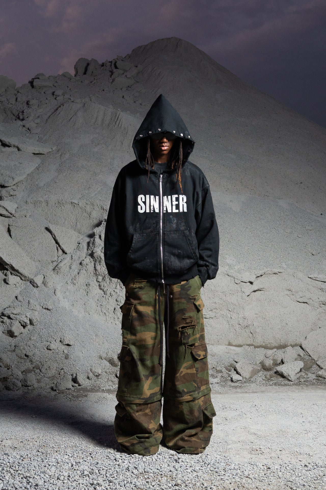 SINNER ZIP-UP HOODIE